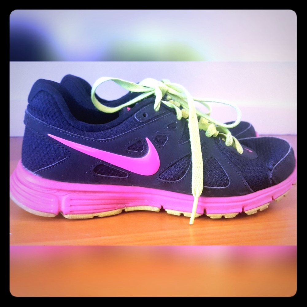 Nike Revolution 2 Running Sneakers Black & Pink
